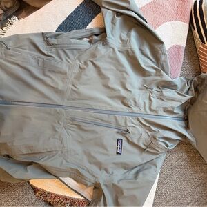 Patagonia Men's Granite Crest Blue Gray Raincoat